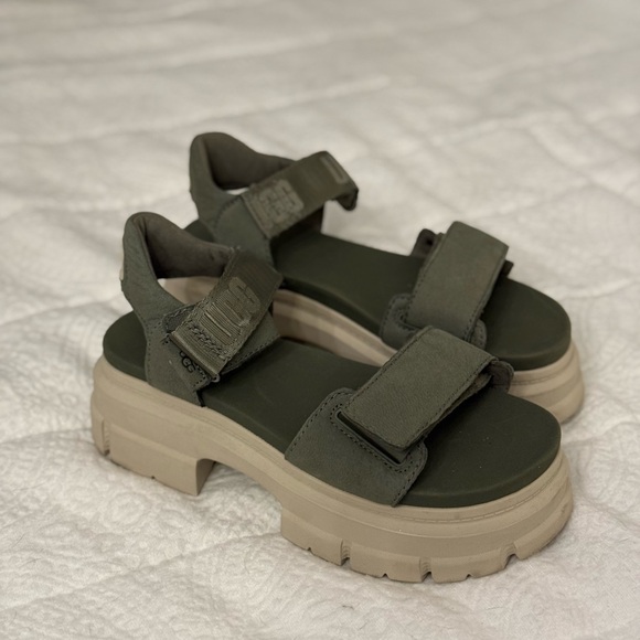 UGG Dark Green Platform Sandals - Picture 1 of 4